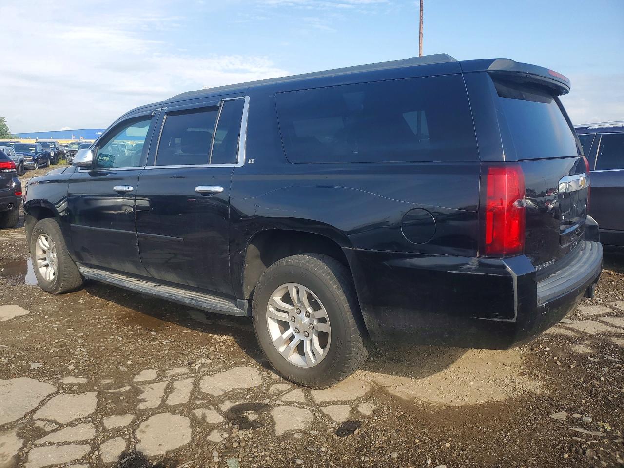 1GNSKJKC5FR266061 · 2015 CHEVROLET SUBURBAN · 2/12