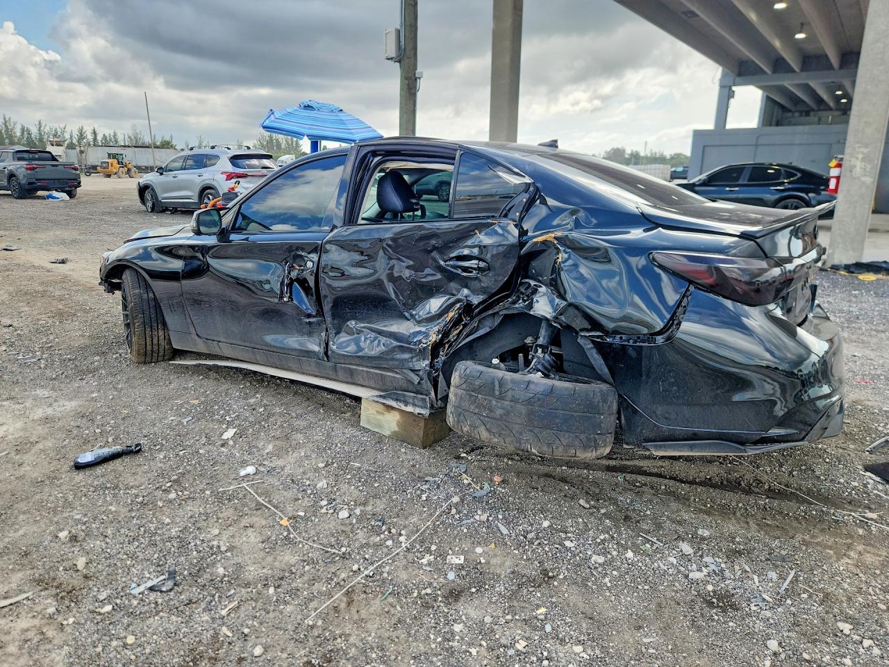 JN1EV7AP2JM365739 · 2018 INFINITI Q50 · 2/13
