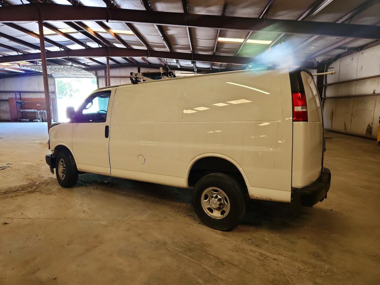 1GCWGAF75R1164903 · 2024 CHEVROLET EXPRESS G2500 · 2/12