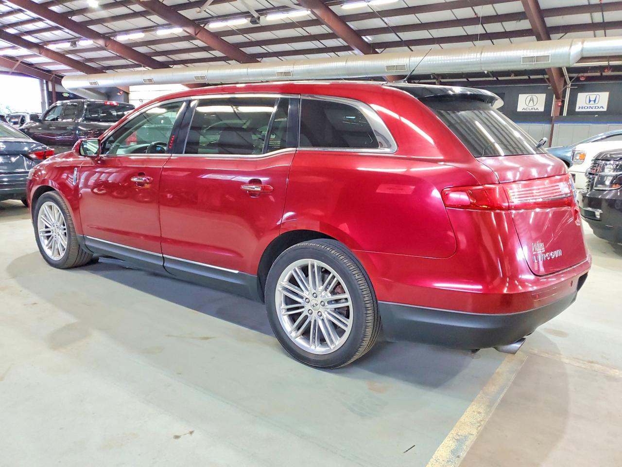 2LMHJ5AT7GBL02674 · 2016 LINCOLN MKT · 2/13