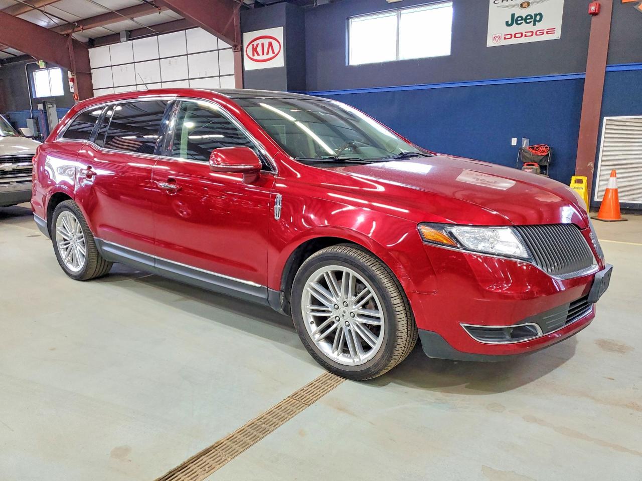 2LMHJ5AT7GBL02674 · 2016 LINCOLN MKT · 4/13