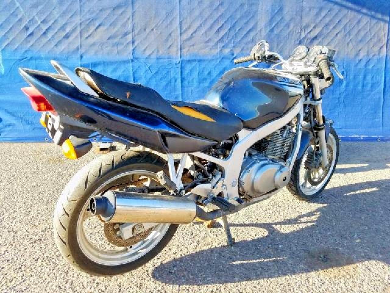 JS1GM51A912100587 · 2001 SUZUKI GS500 · 4/10