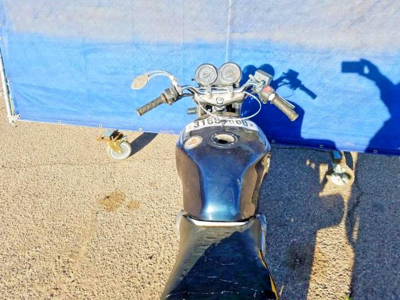 JS1GM51A912100587 · 2001 SUZUKI GS500 · 5/10