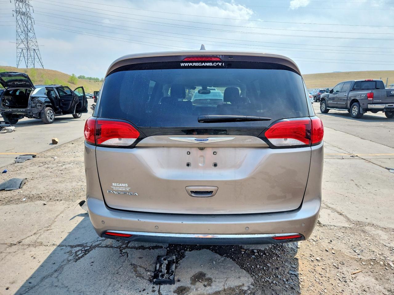 2C4RC1BG4HR660042 · 2017 CHRYSLER PACIFICA · 6/13