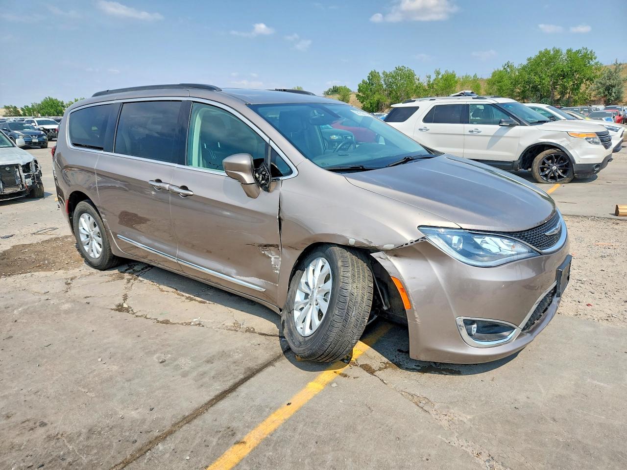 2C4RC1BG4HR660042 · 2017 CHRYSLER PACIFICA · 4/13