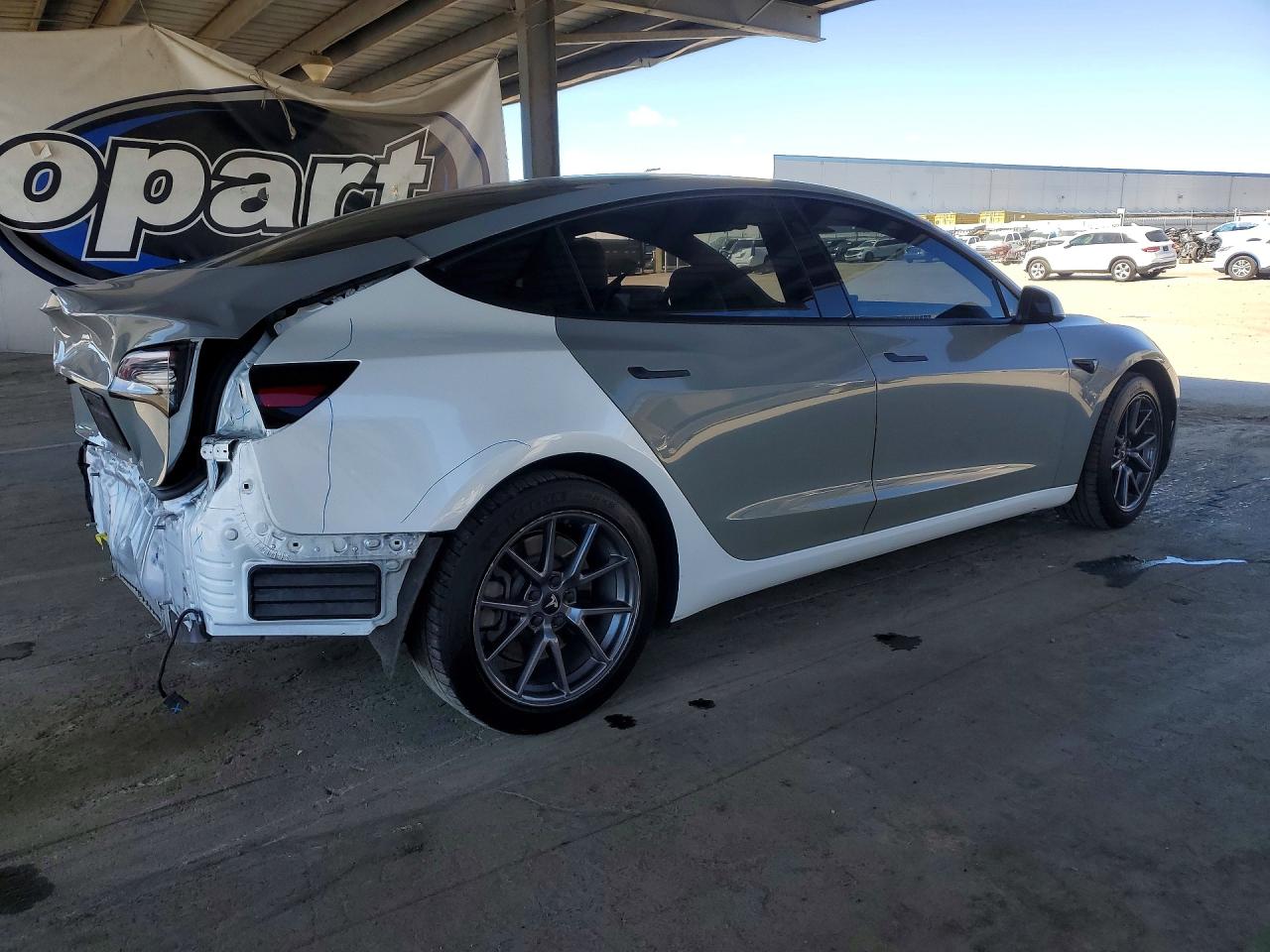 5YJ3E1EA6MF928800 · 2021 TESLA MODEL 3 · 3/13
