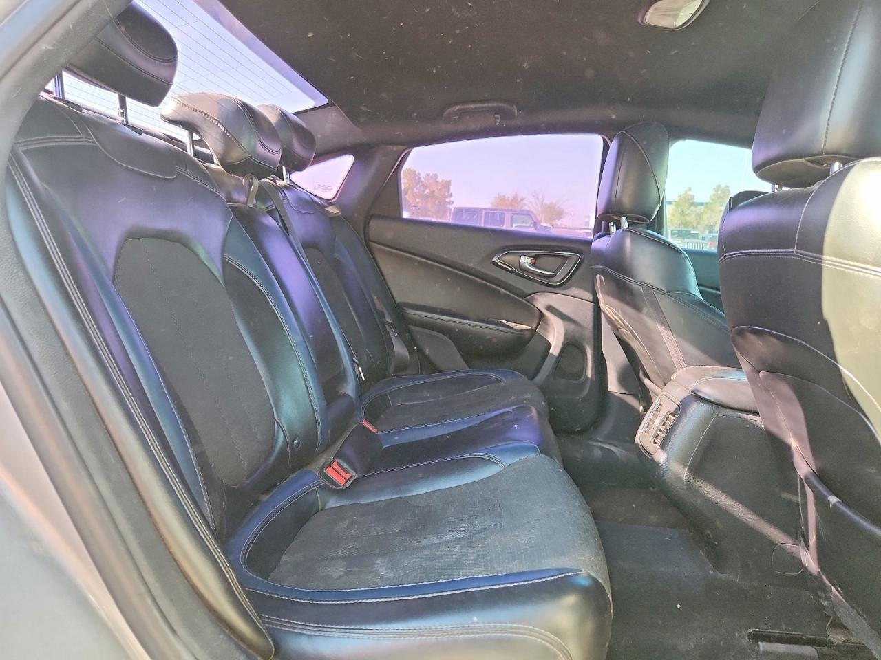 1C3CCCBB7FN531653 · 2015 CHRYSLER 200 · 10/12