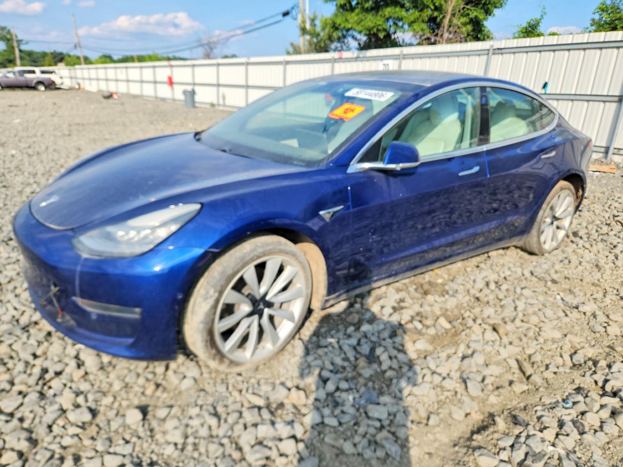 5YJ3E1EB8KF450918 · 2019 TESLA MODEL 3