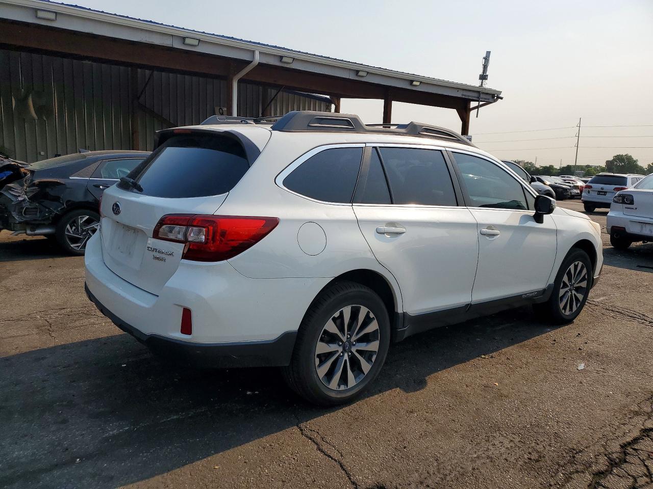 4S4BSENC4F3242439 · 2015 SUBARU OUTBACK · 3/8
