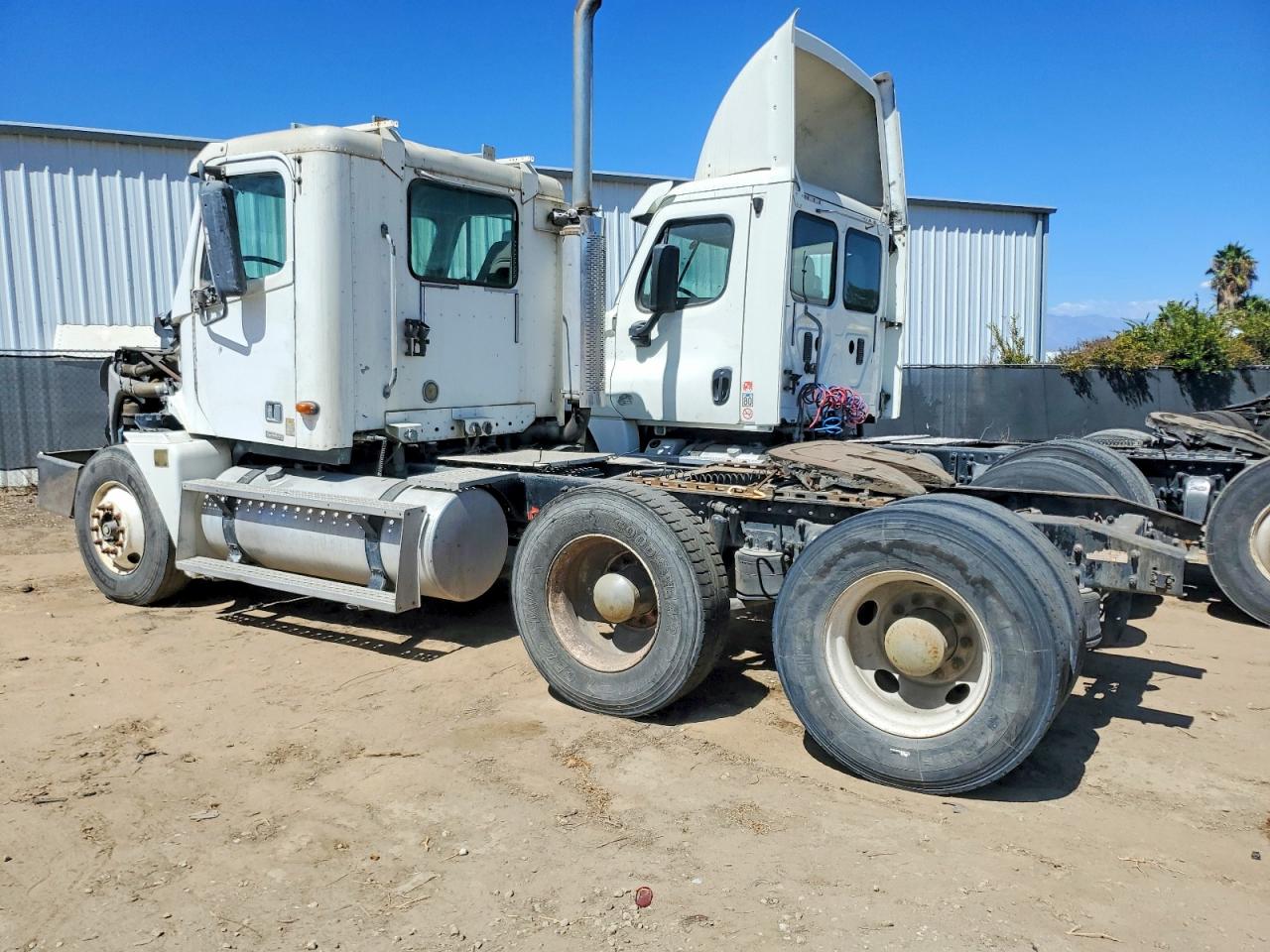 1FUY0SZB91LG93861 · 2001 FREIGHTLINER CST120 · 3/10