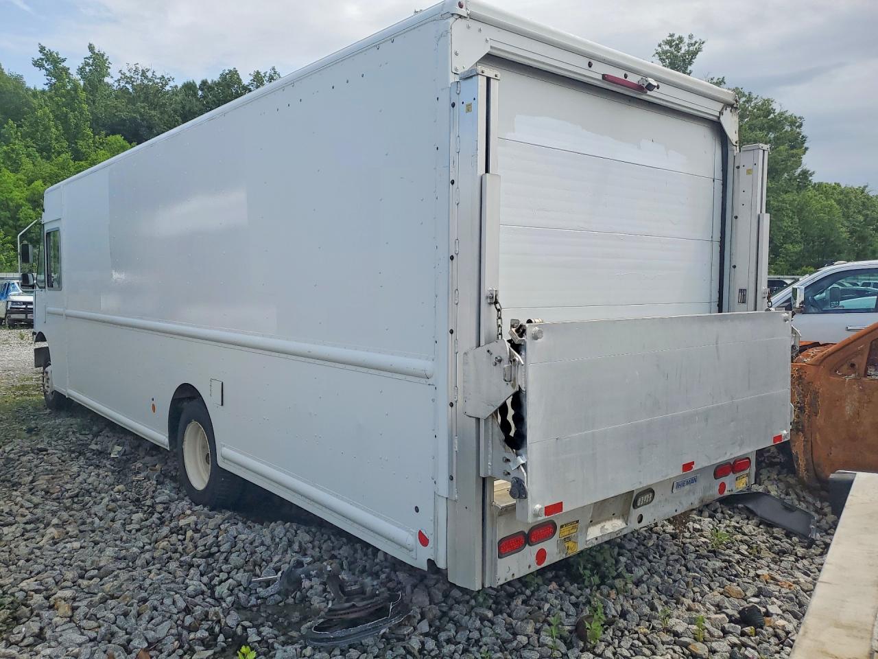 4UZAC3DV6ECFL0612 · 2014 FREIGHTLINER CHASSIS · 2/12