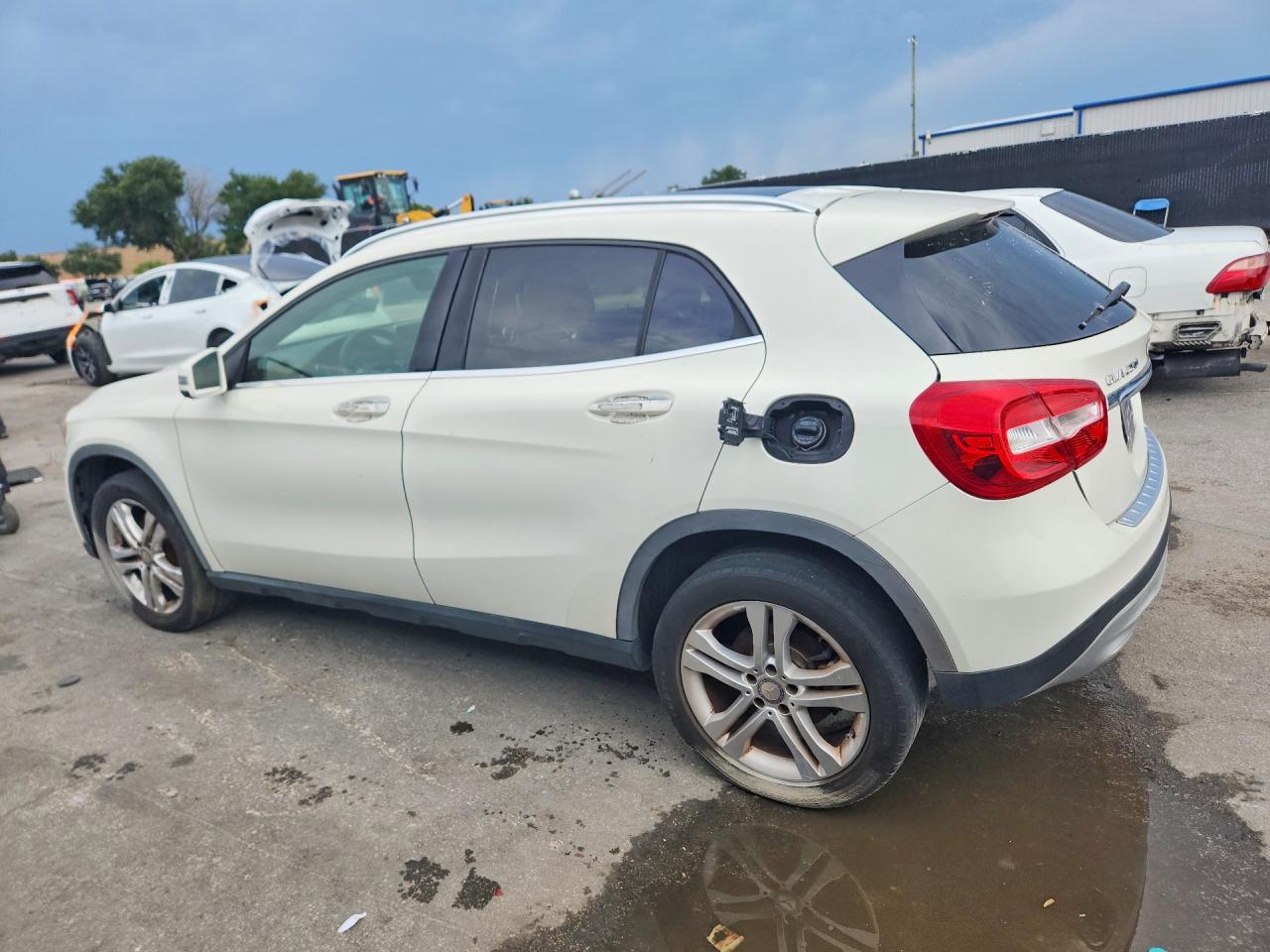 WDCTG4GB6GJ201701 · 2016 MERCEDES-BENZ GLA · 2/14