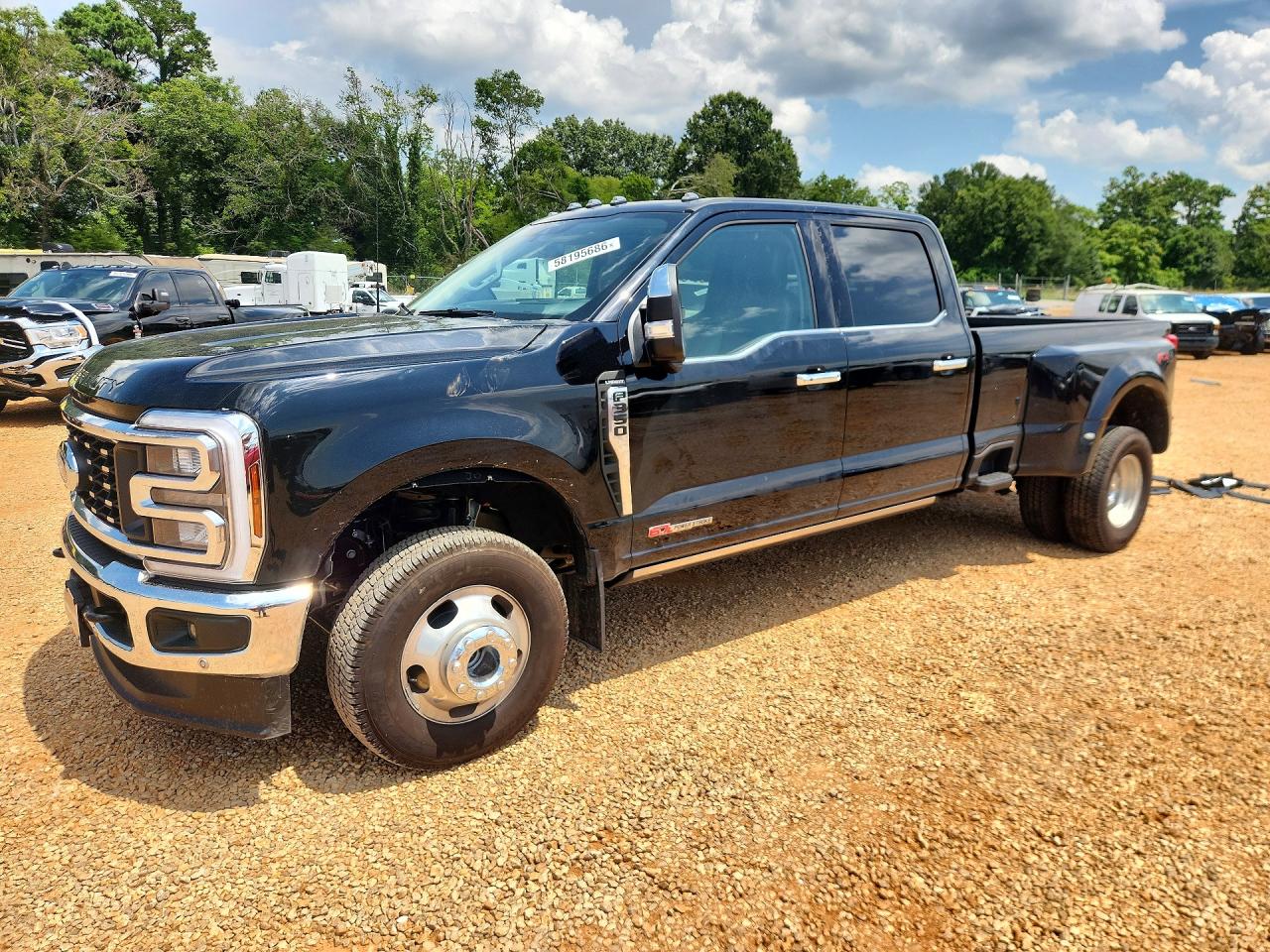 1FT8W3DM8TEC82587 · 2026 FORD F350