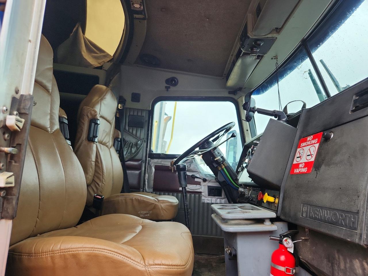 1XKADR9X1SJ655279 · 1995 KENWORTH CONSTRUCTION · 4/9
