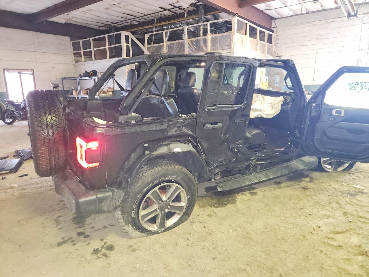 1C4HJXEG5KW633656 · 2019 JEEP WRANGLER UNLIMITED · 3/14