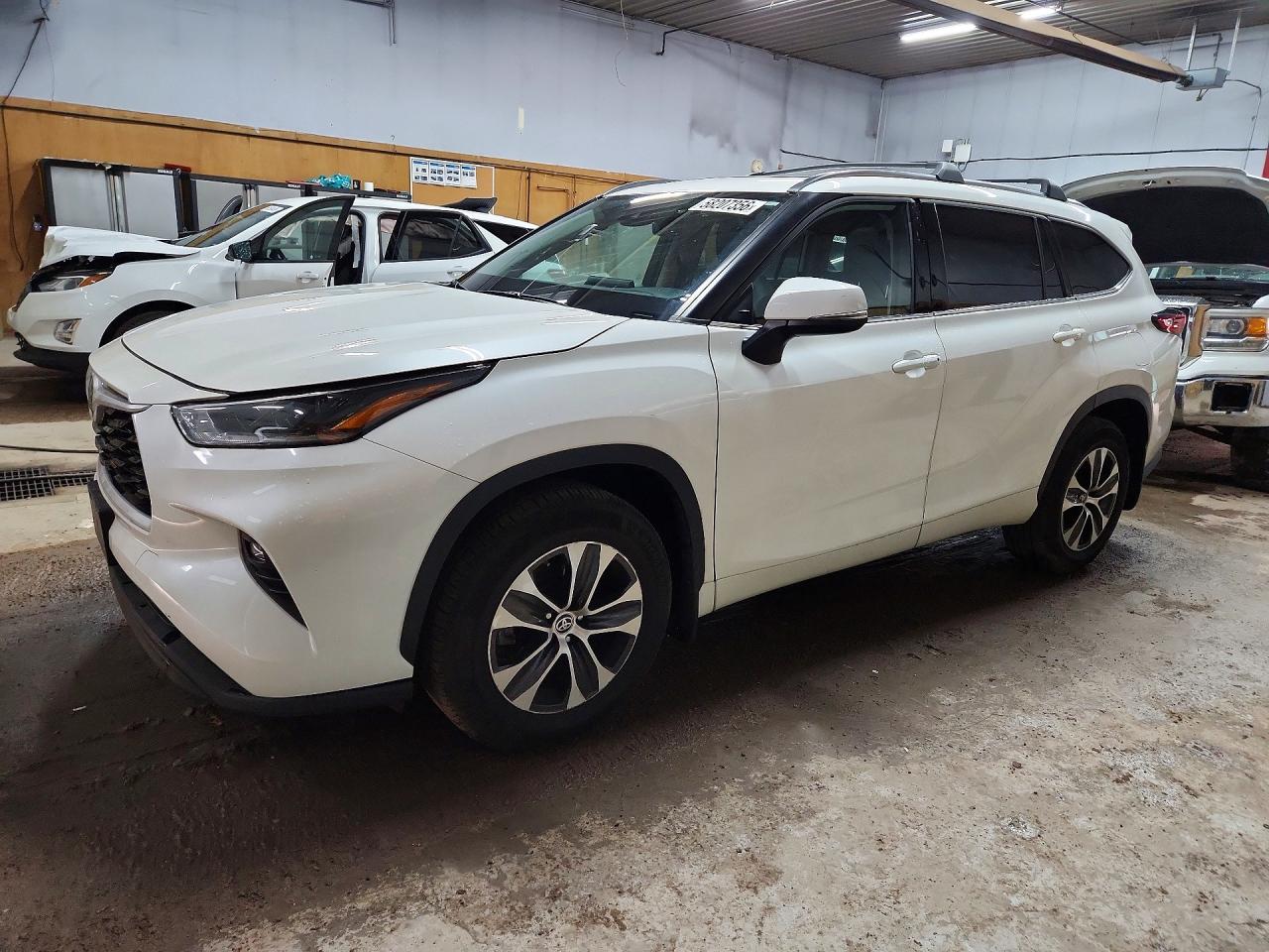 5TDHZRBH2MS134785 · 2021 TOYOTA HIGHLANDER