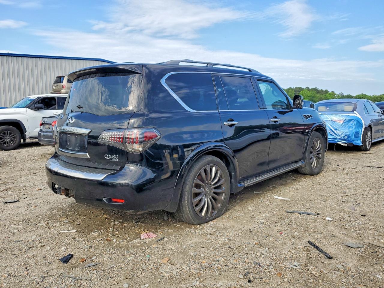 JN8AZ2NE5G9121076 · 2016 INFINITI QX80 · 3/13