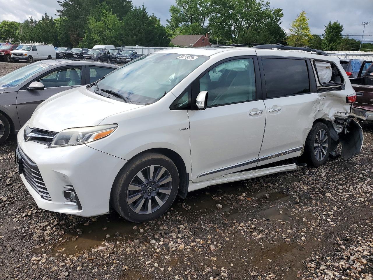 5TDDZ3DC5JS196612 · 2018 TOYOTA SIENNA