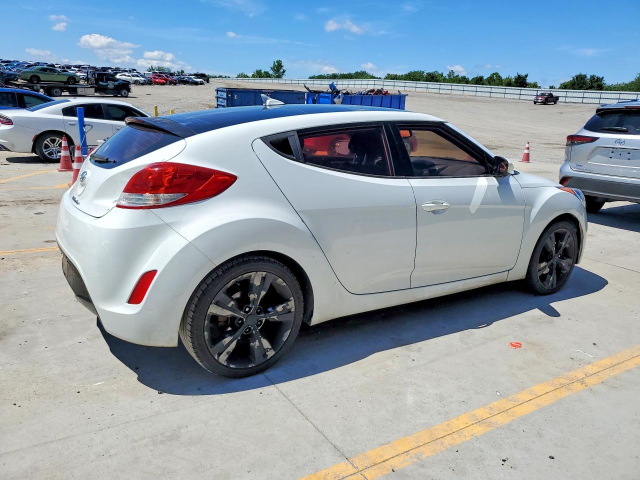 KMHTC6AD2GU300307 · 2016 HYUNDAI VELOSTER · 3/12