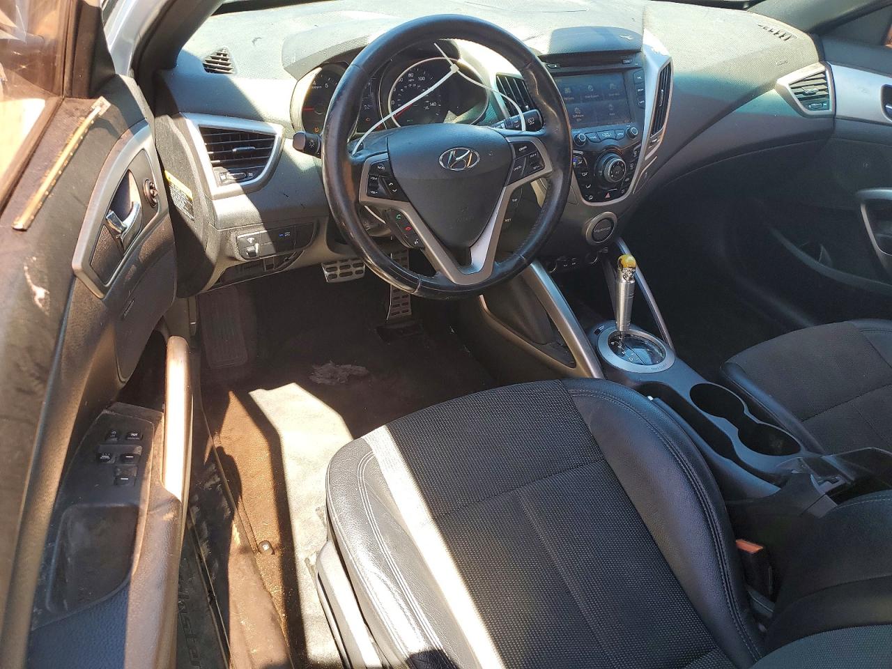 KMHTC6AD2GU300307 · 2016 HYUNDAI VELOSTER · 8/12