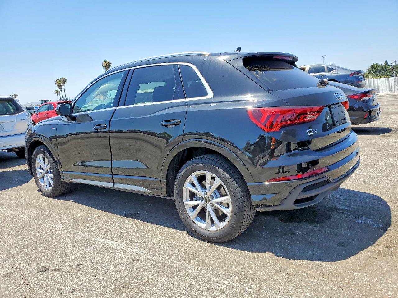 WA1DECF36S1040550 · 2025 AUDI Q3 · 2/13