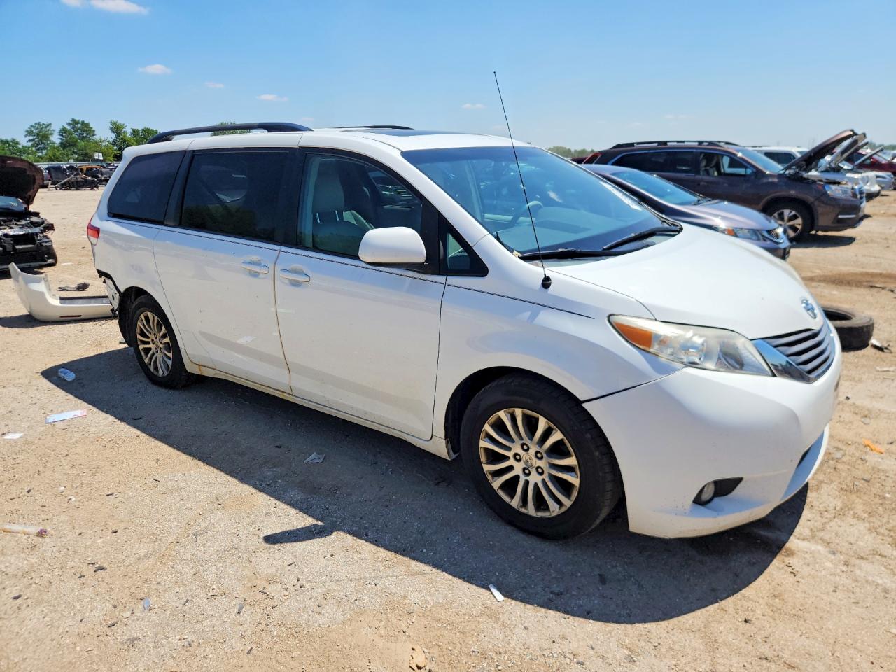 5TDYK3DC6ES407845 · 2014 TOYOTA SIENNA · 4/14
