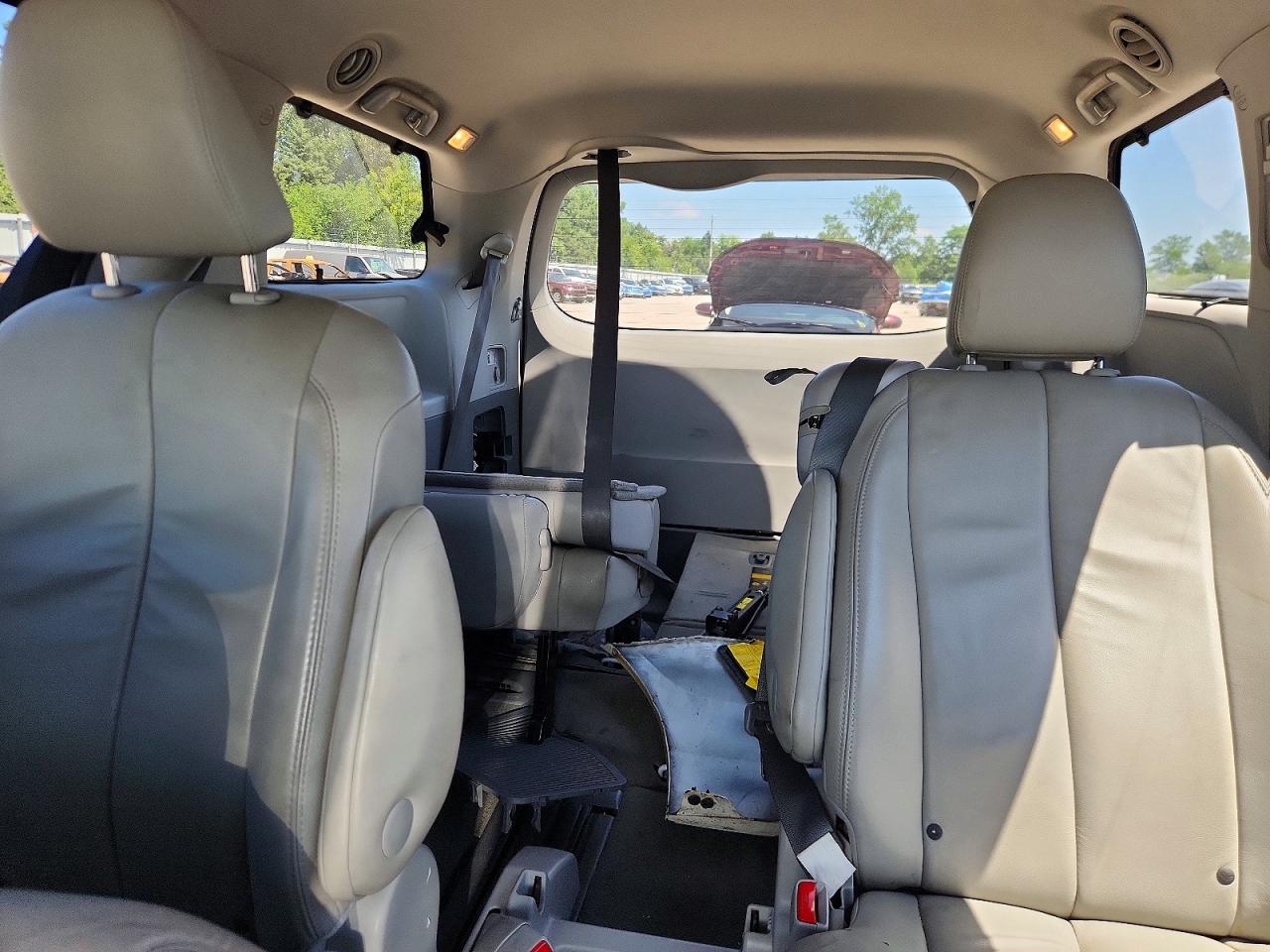 5TDYK3DC6ES407845 · 2014 TOYOTA SIENNA · 10/14