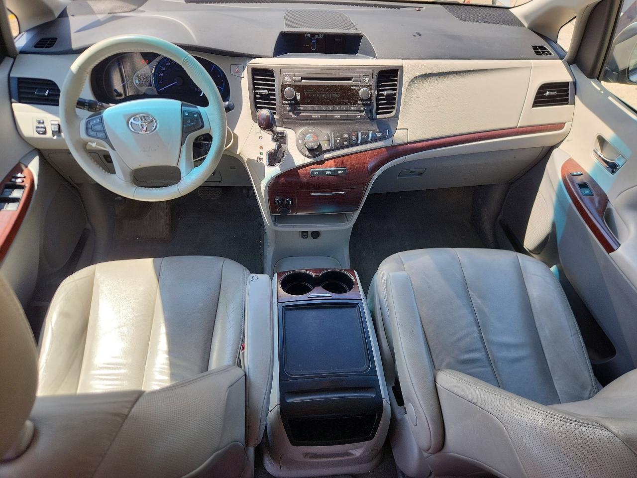 5TDYK3DC6ES407845 · 2014 TOYOTA SIENNA · 8/14