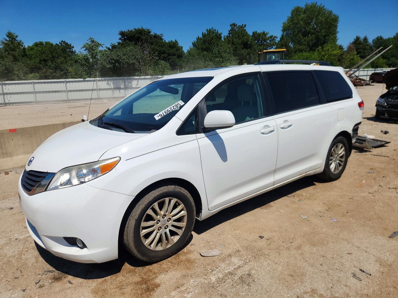2014 TOYOTA SIENNA