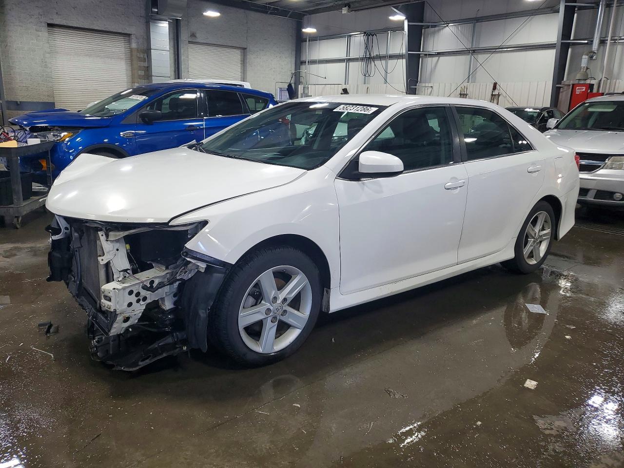 4T1BF1FKXEU325935 · 2014 TOYOTA CAMRY