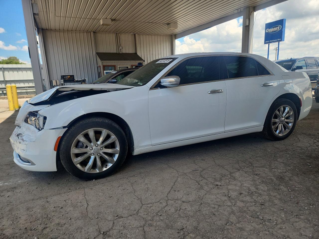 2C3CCASG8FH792900 · 2015 CHRYSLER 300C