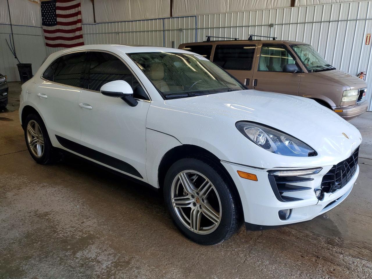 WP1AB2A57HLB13179 · 2017 PORSCHE MACAN · 4/13