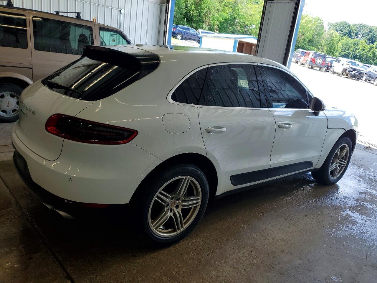 WP1AB2A57HLB13179 · 2017 PORSCHE MACAN · 3/13