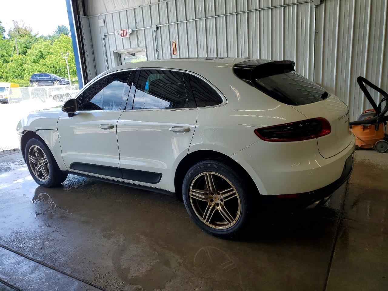 WP1AB2A57HLB13179 · 2017 PORSCHE MACAN · 2/13