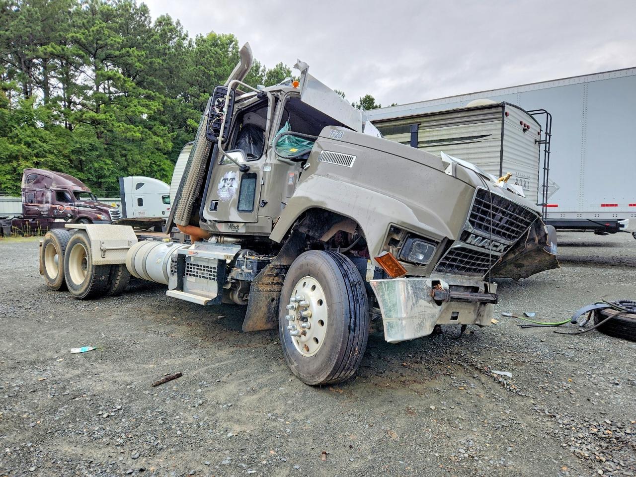 1M1PN4GY3RM015133 · 2024 MACK PINNACLE