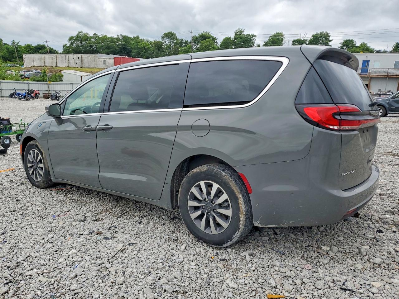2C4RC1L74NR121365 · 2022 CHRYSLER PACIFICA · 2/13