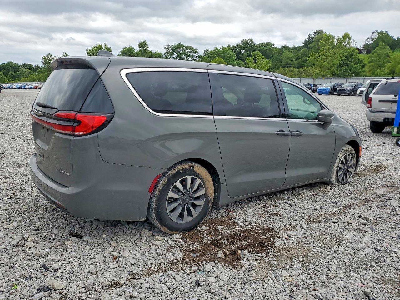 2C4RC1L74NR121365 · 2022 CHRYSLER PACIFICA · 3/13