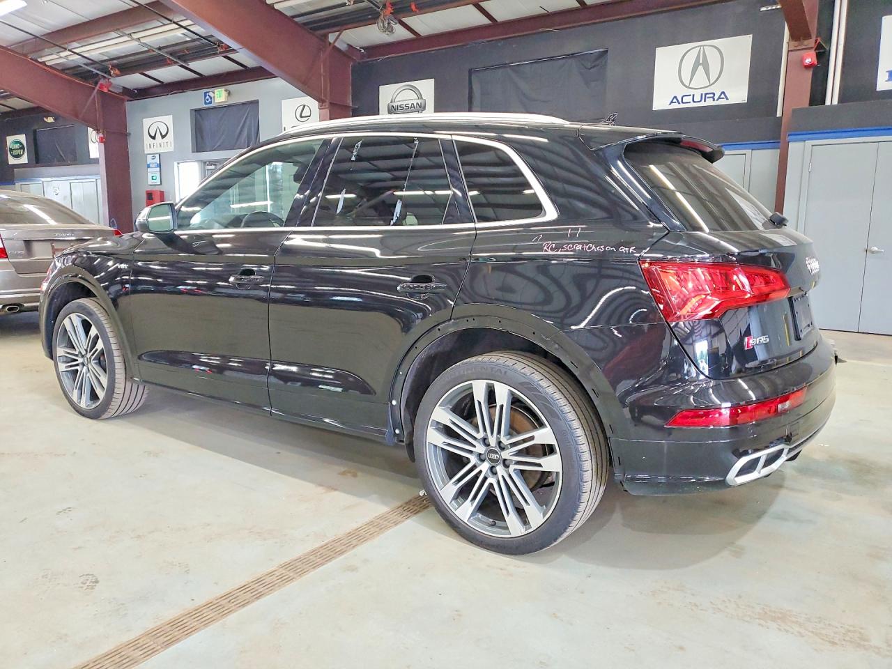 WA1C4AFY0J2042303 · 2018 AUDI SQ5 · 2/13