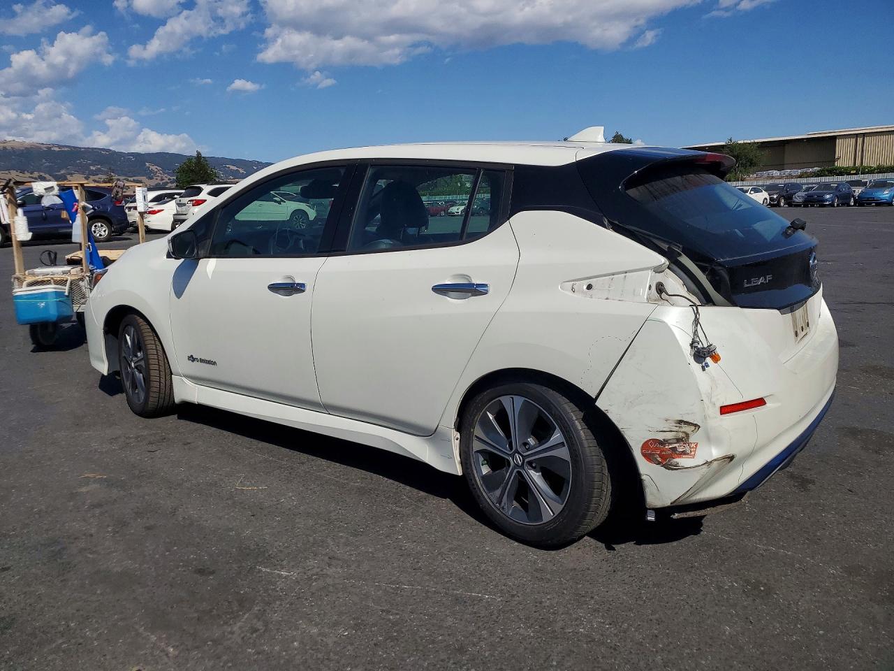 2018 NISSAN LEAF · 2/13
