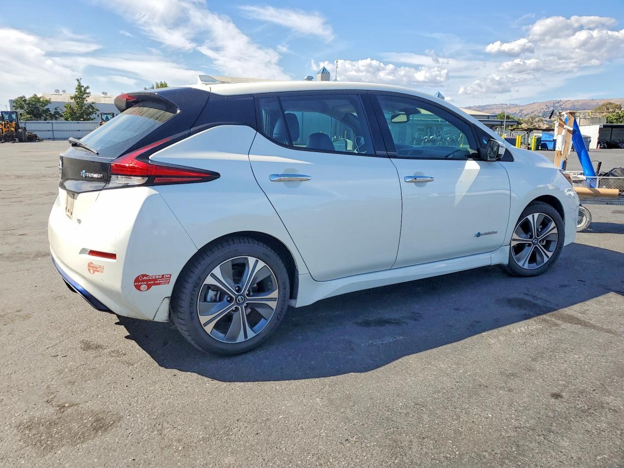 2018 NISSAN LEAF · 3/13