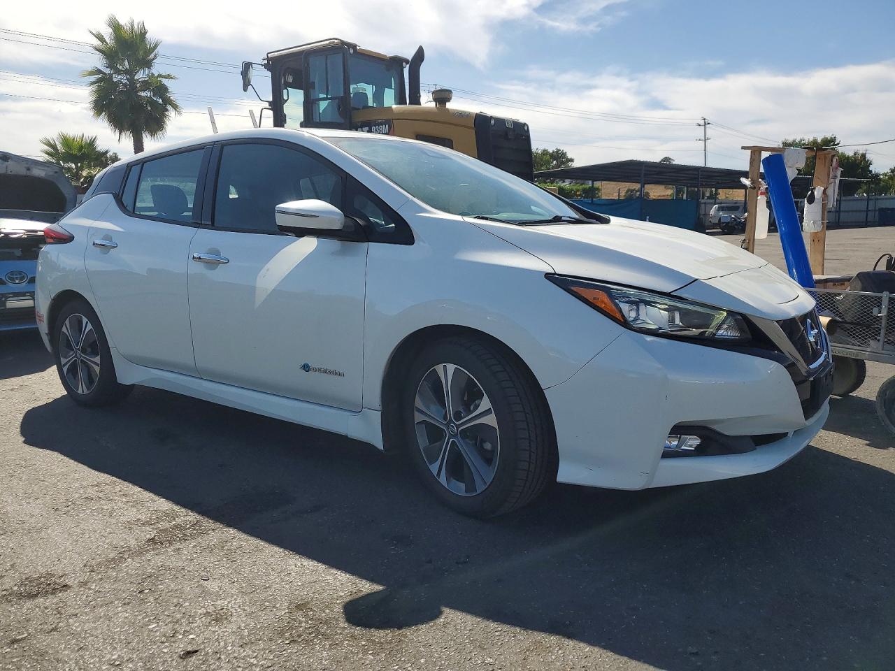2018 NISSAN LEAF · 4/13