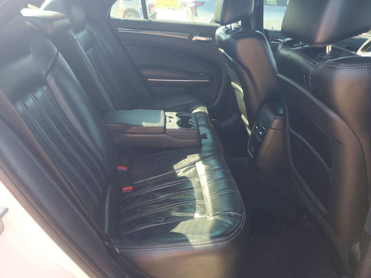 2C3CCAGG6JH165615 · 2018 CHRYSLER 300 · 10/12