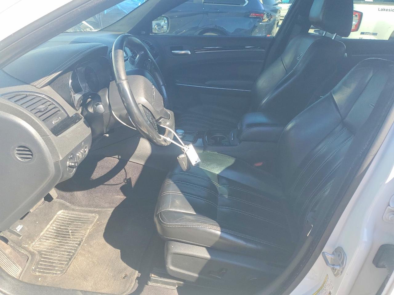 2C3CCAGG6JH165615 · 2018 CHRYSLER 300 · 7/12