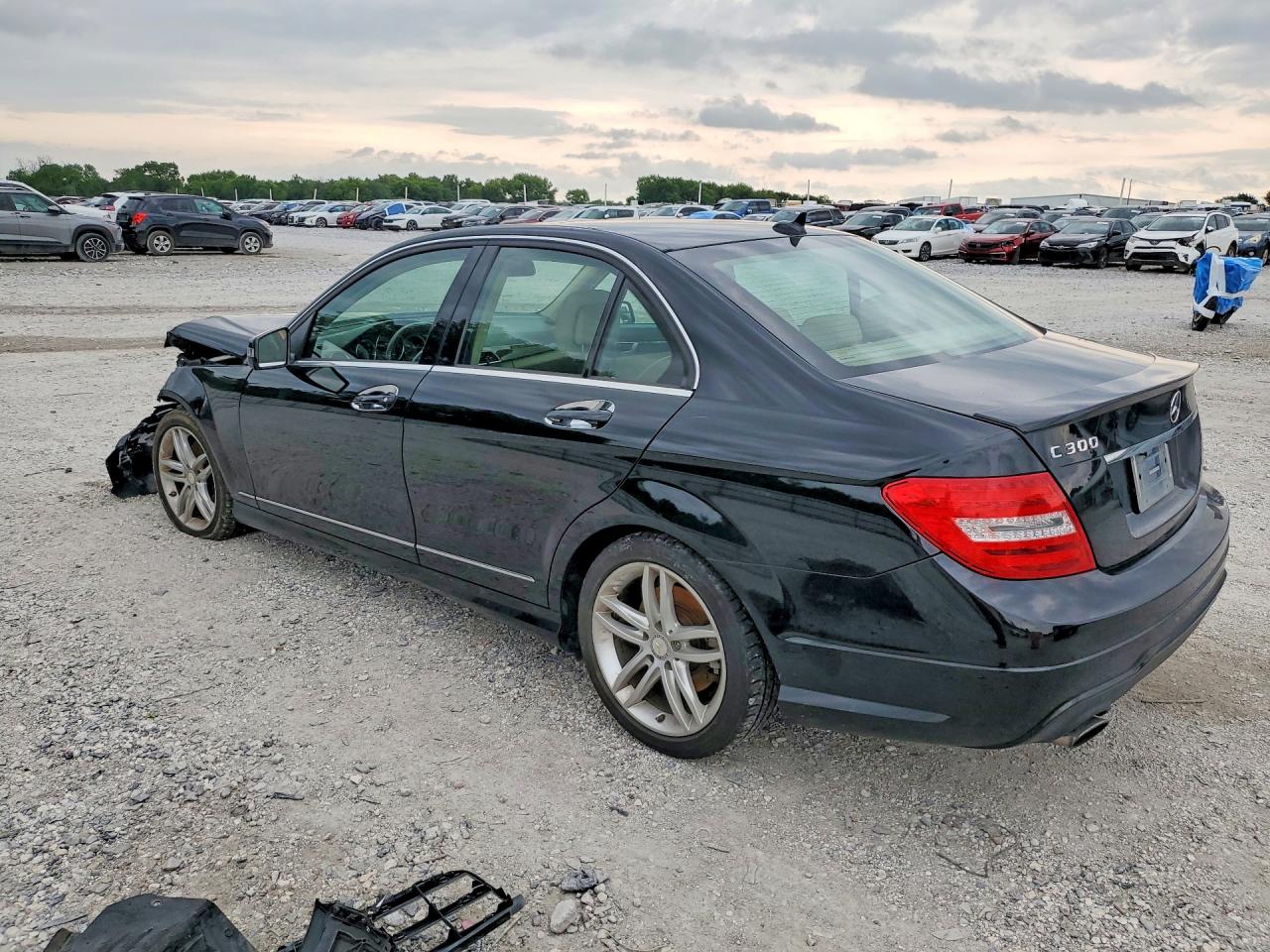 WDDGF8AB6DG124238 · 2013 MERCEDES-BENZ C · 2/13