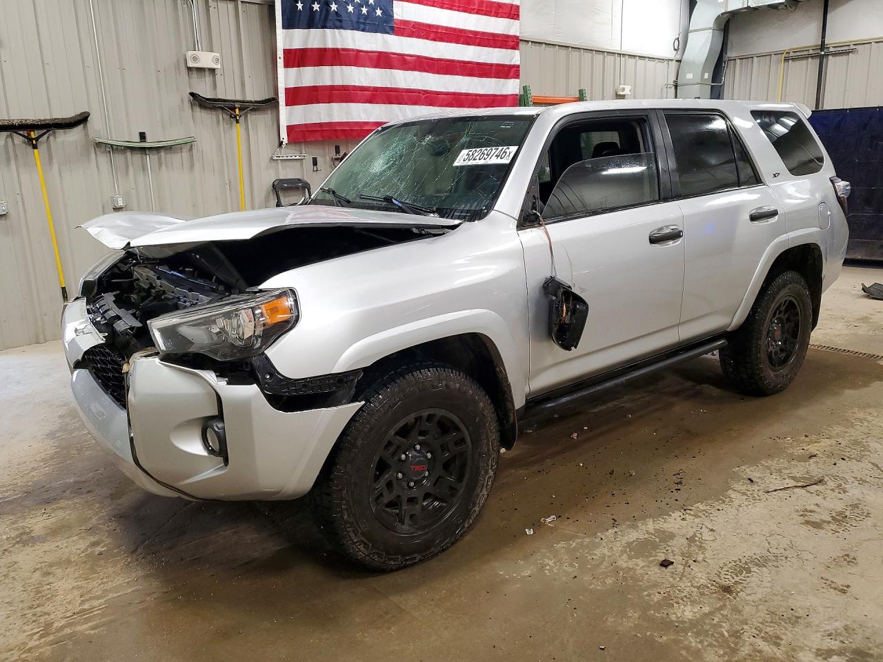 JTEBU5JR3J5515985 · 2018 TOYOTA 4RUNNER