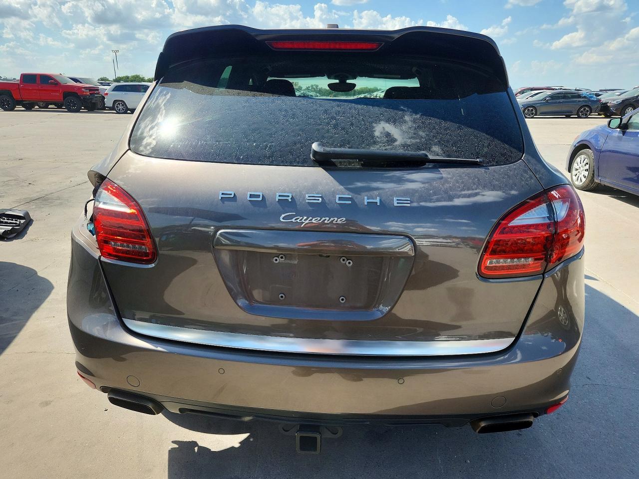 WP1AA2A29DLA03172 · 2013 PORSCHE CAYENNE · 6/13