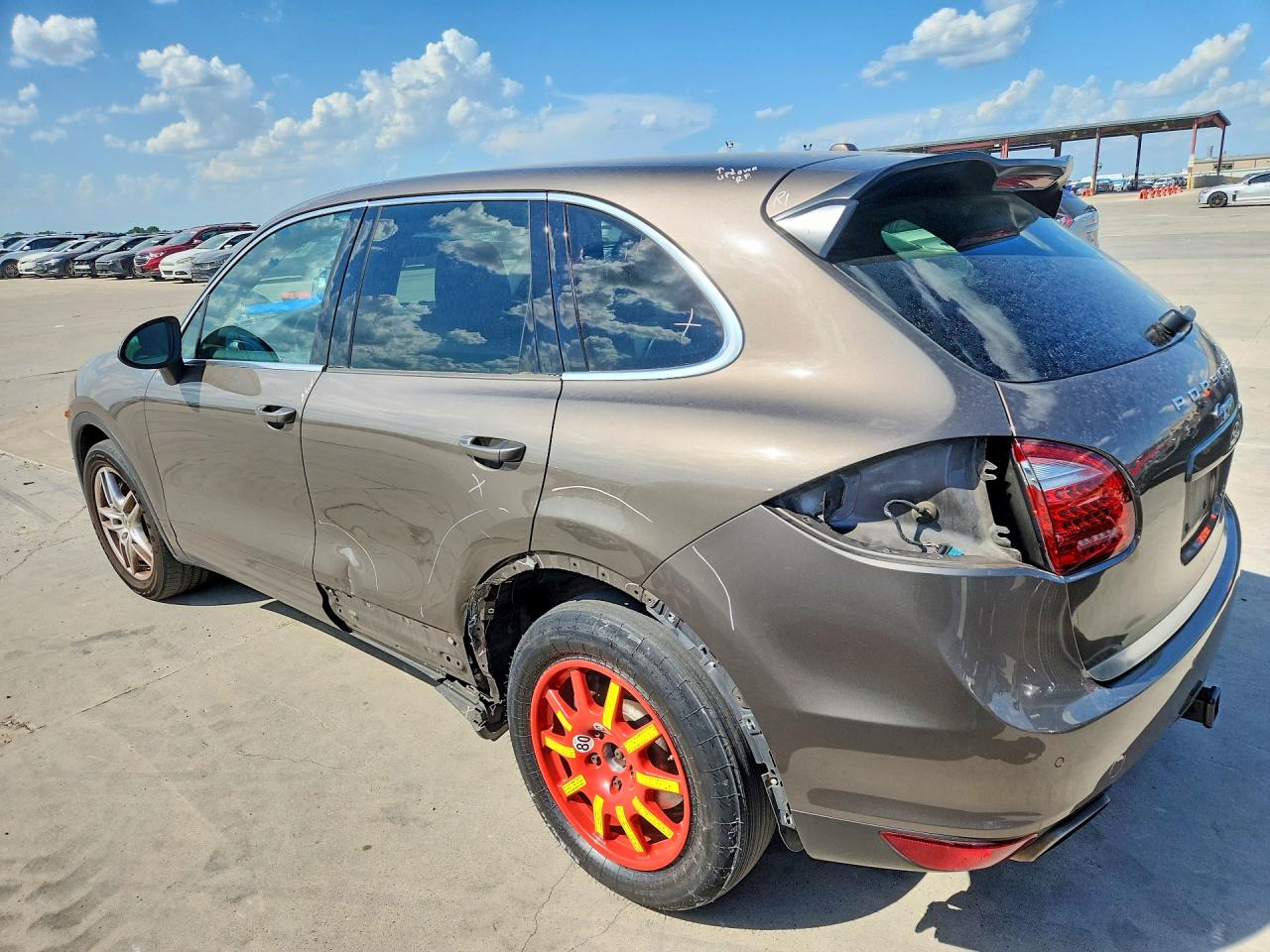 WP1AA2A29DLA03172 · 2013 PORSCHE CAYENNE · 2/13