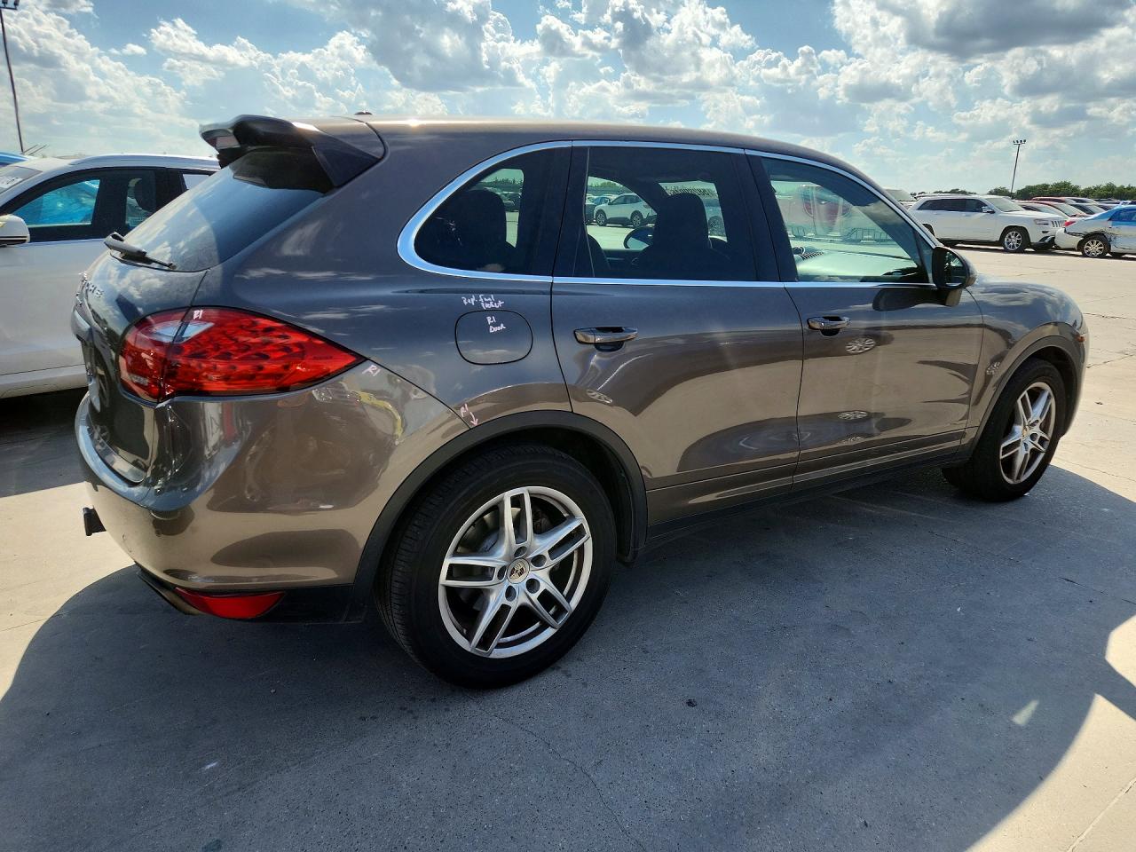 WP1AA2A29DLA03172 · 2013 PORSCHE CAYENNE · 3/13
