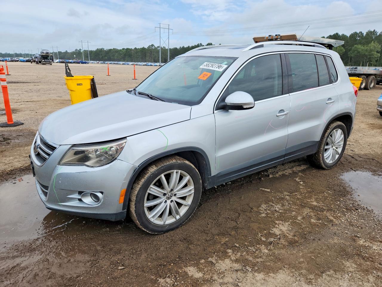 WVGAV7AX0BW568643 · 2011 VOLKSWAGEN TIGUAN