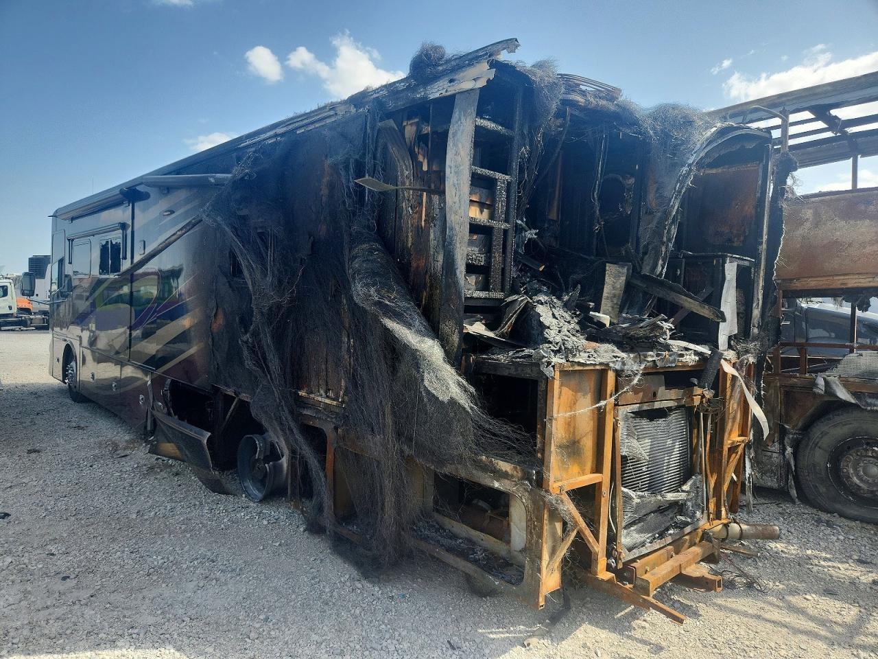 4UZACGCY9HCJC0189 · 2017 FREIGHTLINER CHASSIS · 3/10